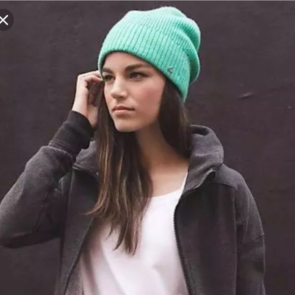 lululemon athletica Accessories - Lululemon Sherpa Lined Beanie